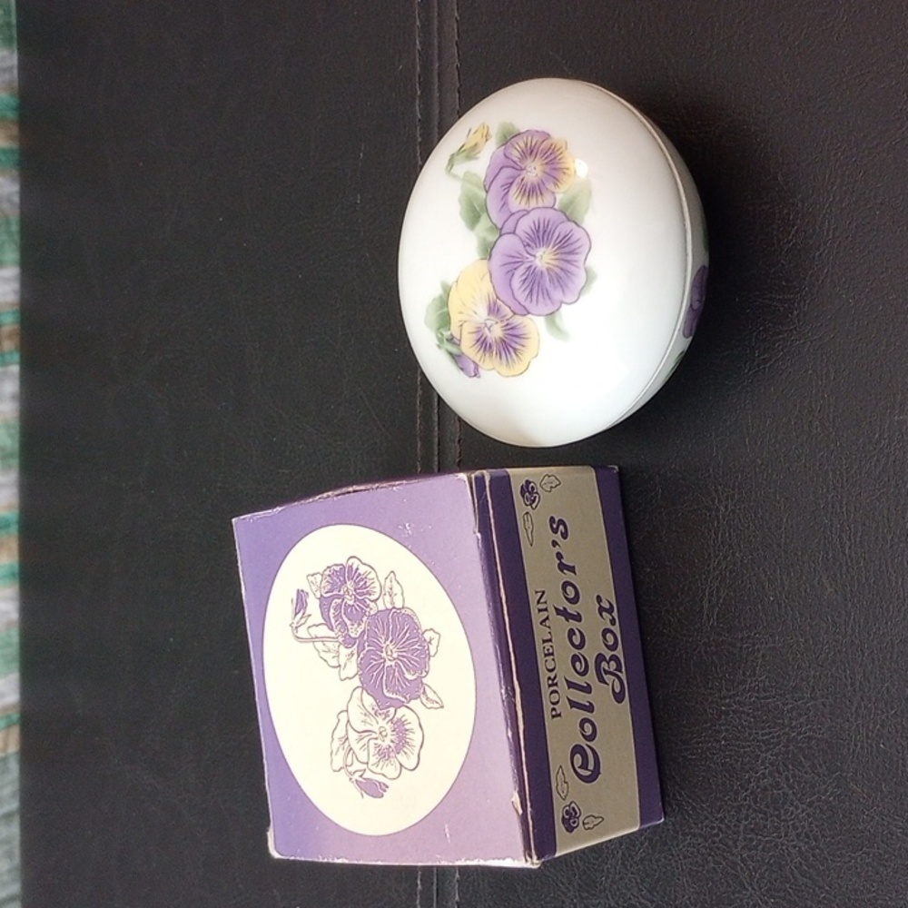 Vintage trinket box